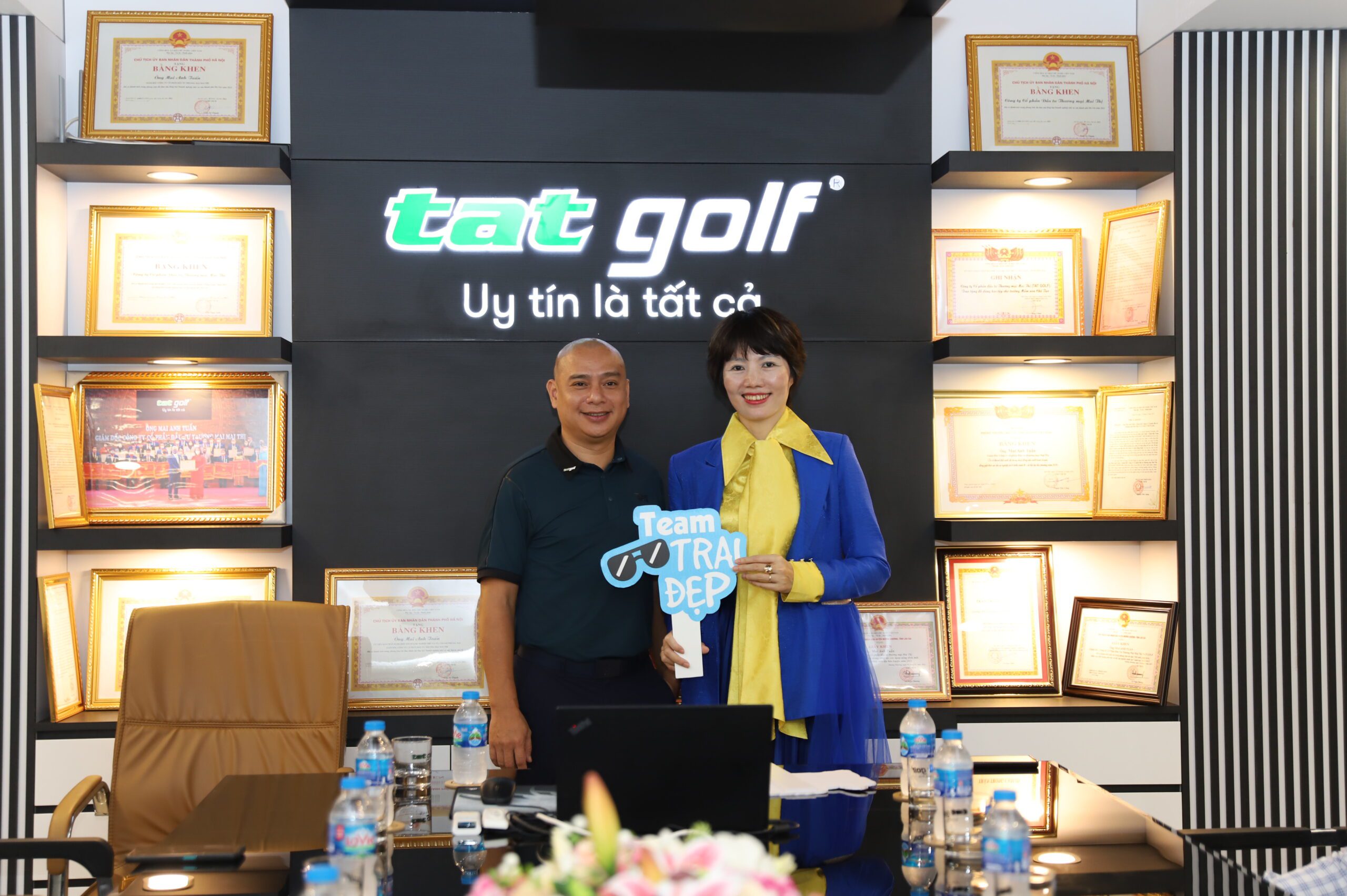 Bà Hoàng Thu Cúc và CEO Tat Golf - Mai Anh Tuấn